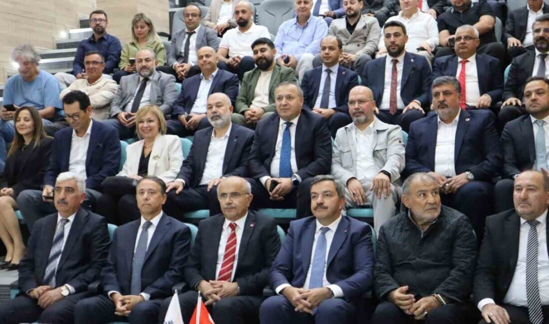 Malatya Turgut Özal Üniversitesi'nde, Kenan Işık adına yapılan amfinin açılış