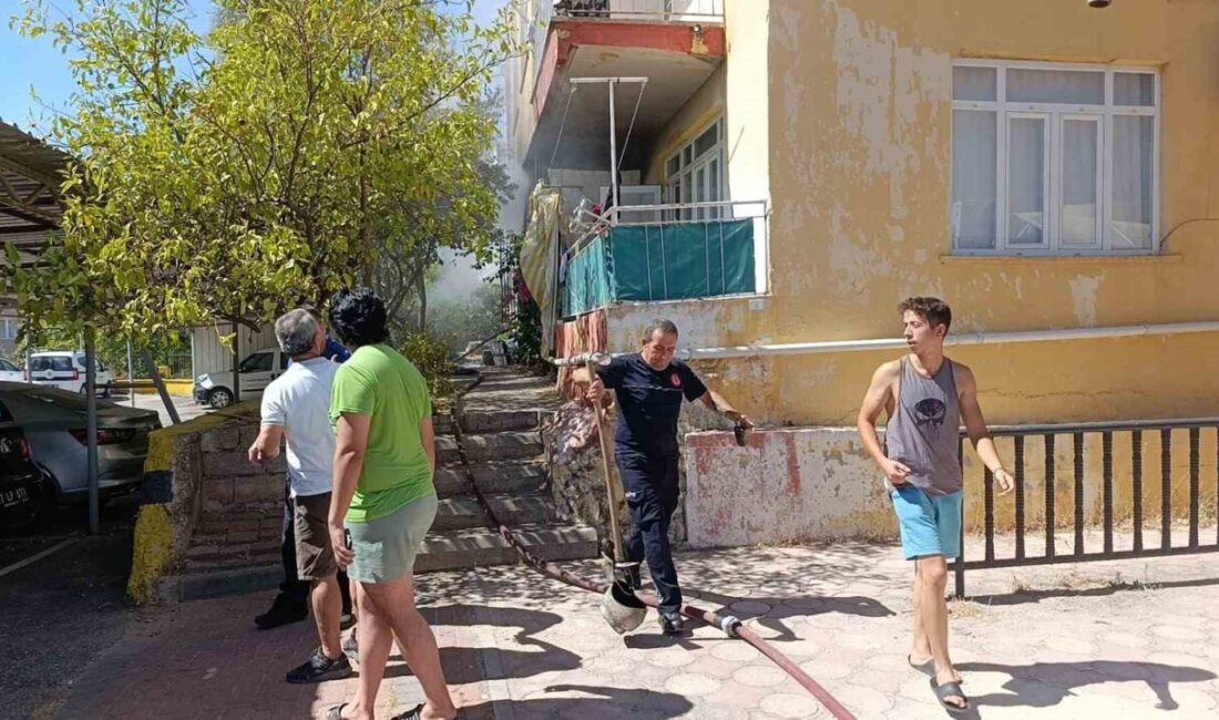 Antalya'nın Manavgat ilçesinde bir evde çıkan yangın, üst kattaki A.B.