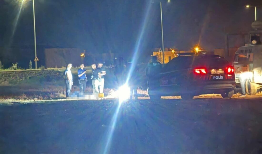 Mardin'in Kızıltepe ilçesinde boş bir arazide kimliği belirsiz bir erkek