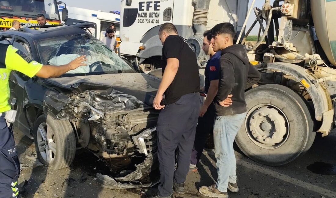 Mardin'in Kızıltepe ilçesinde bir hafif ticari araç, otomobil ve beton