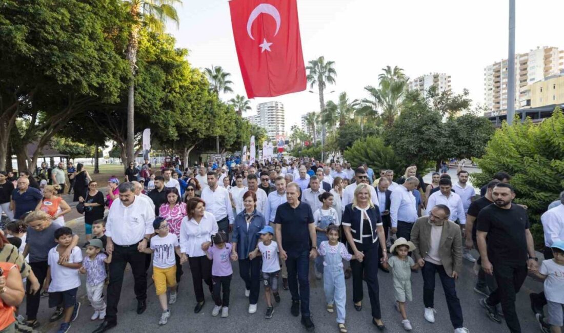 Mersin'de düzenlenen Avrupa Hareketlilik Haftası, Büyükşehir Belediye Başkanı Vahap Seçer'in