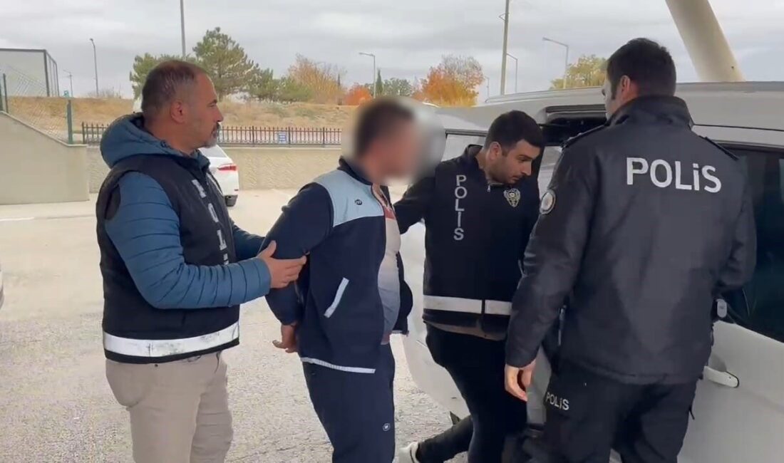 Tekirdağ'ın Muratlı ilçesinde, 17 yaşındaki A.Ç. anne ve babasını bıçaklayarak