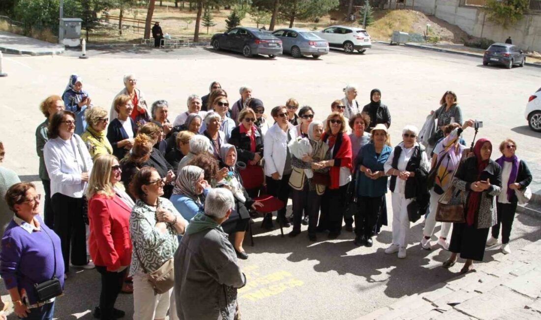 Erzurum Nenehatun Kız Anadolu Lisesi mezunları, 50 yıl sonra okulda