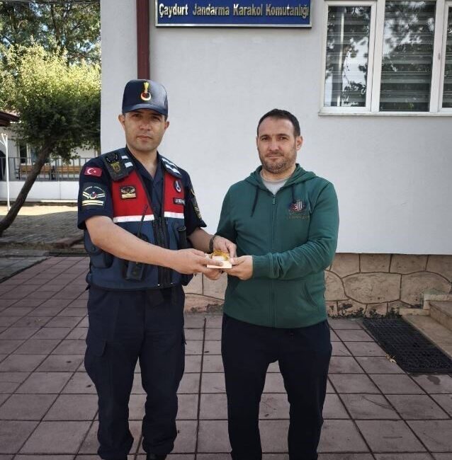 Bolu'da jandarma, yol kenarında bulunan ve 205 bin lira değerindeki
