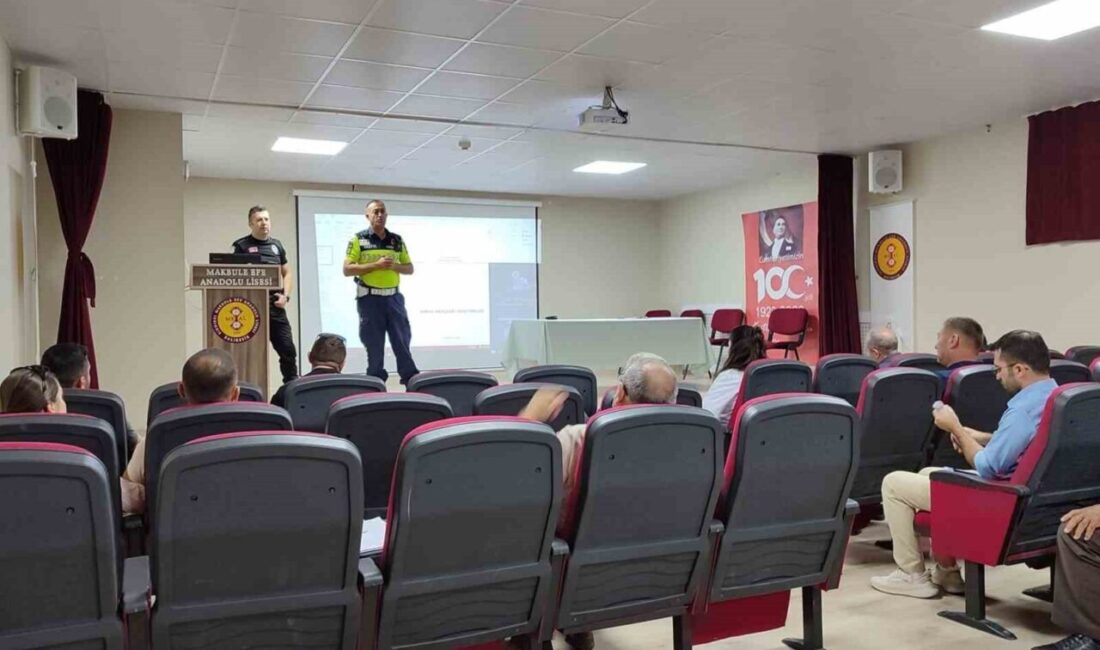 Balıkesir'in Sındırgı ilçesinde, öğrenci güvenliğini artırmak amacıyla okul servis şoförlerine