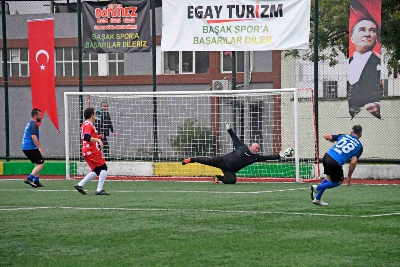 Osmangazi Belediyesi, 13. Geleneksel Halı Saha Futbol Turnuvası'nı 192 personelin