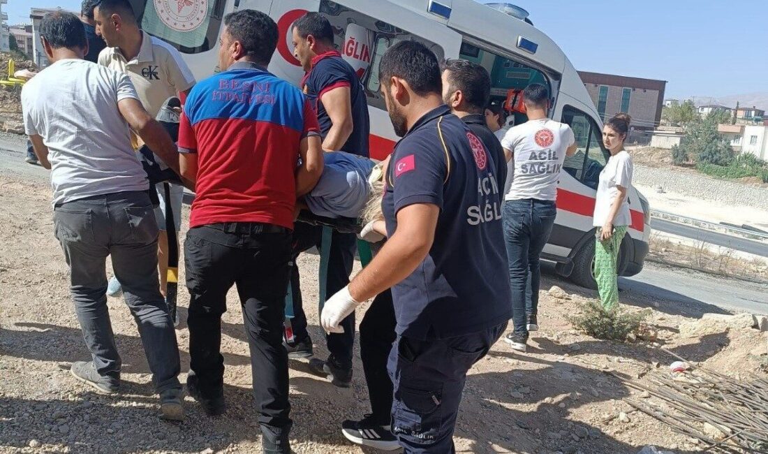 Adıyaman'ın Besni ilçesinde G.B. yönetimindeki otomobil, sürücünün direksiyon hakimiyetini kaybetmesi