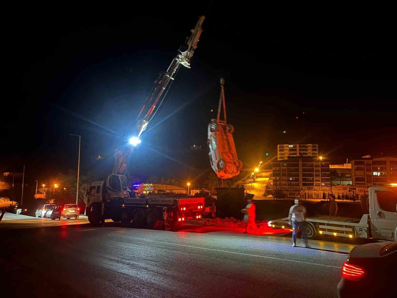 Adıyaman'ın Besni ilçesinde M.A. (24) yönetimindeki otomobil, direksiyon hakimiyetinin kaybedilmesiyle
