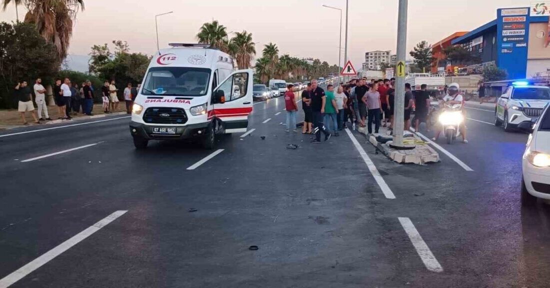 Antalya'nın Gazipaşa ilçesinde D-400 Karayolu'nda yaşanan kazada, Z.M.B. yönetimindeki otomobil,