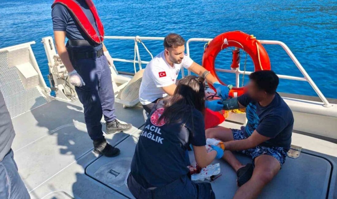 Muğla'nın Fethiye ilçesi açıklarında bir özel teknede yaralanan bir vatandaş