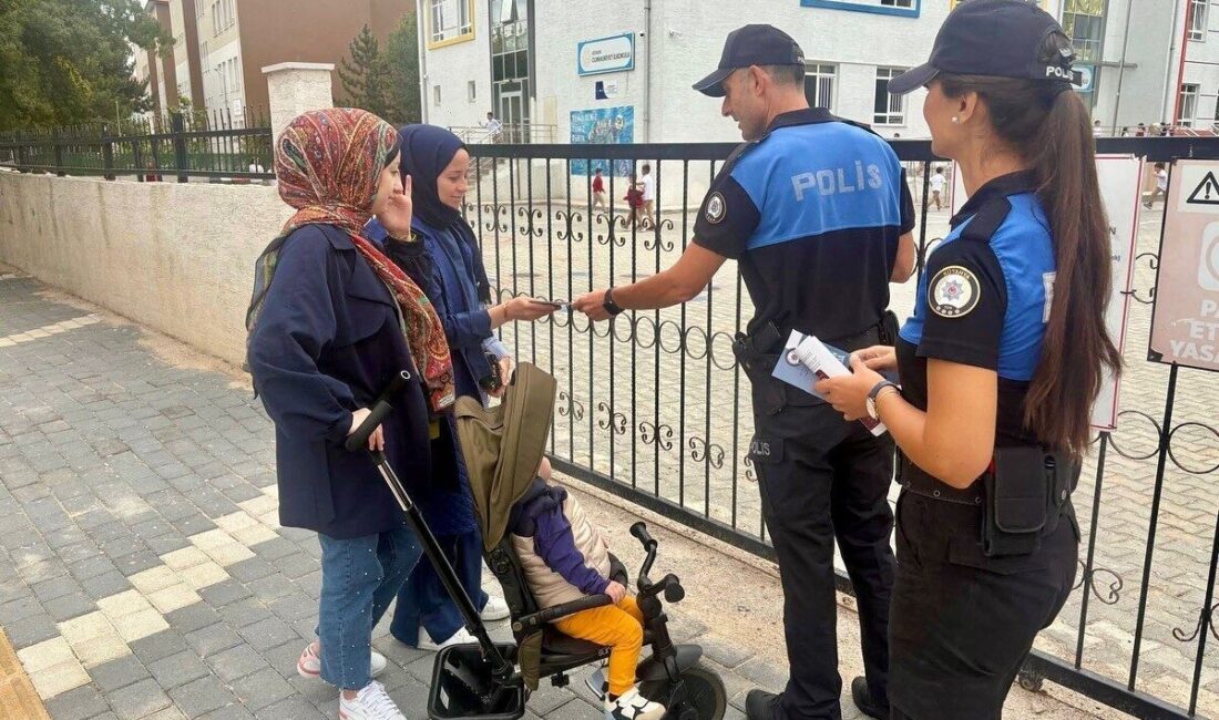 Kütahya İl Emniyet Müdürlüğü, "Güvenli Eğitim Hepimizin Sorumluluğudur" sloganıyla ilkokullarda
