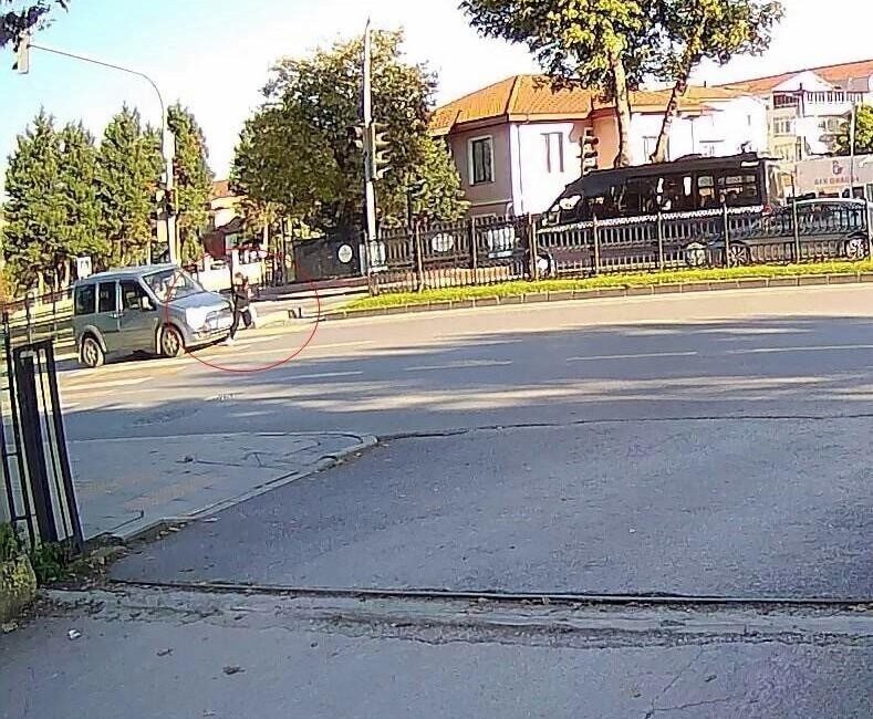 Sakarya'nın Adapazarı ilçesinde alkollü sürücü T.D., park halindeki araca çarparak