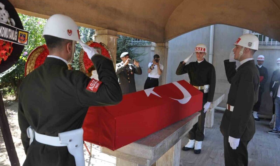 Kıbrıs Gazisi Aziz Kara (72), Manisa'nın Salihli ilçesinde askeri törenle