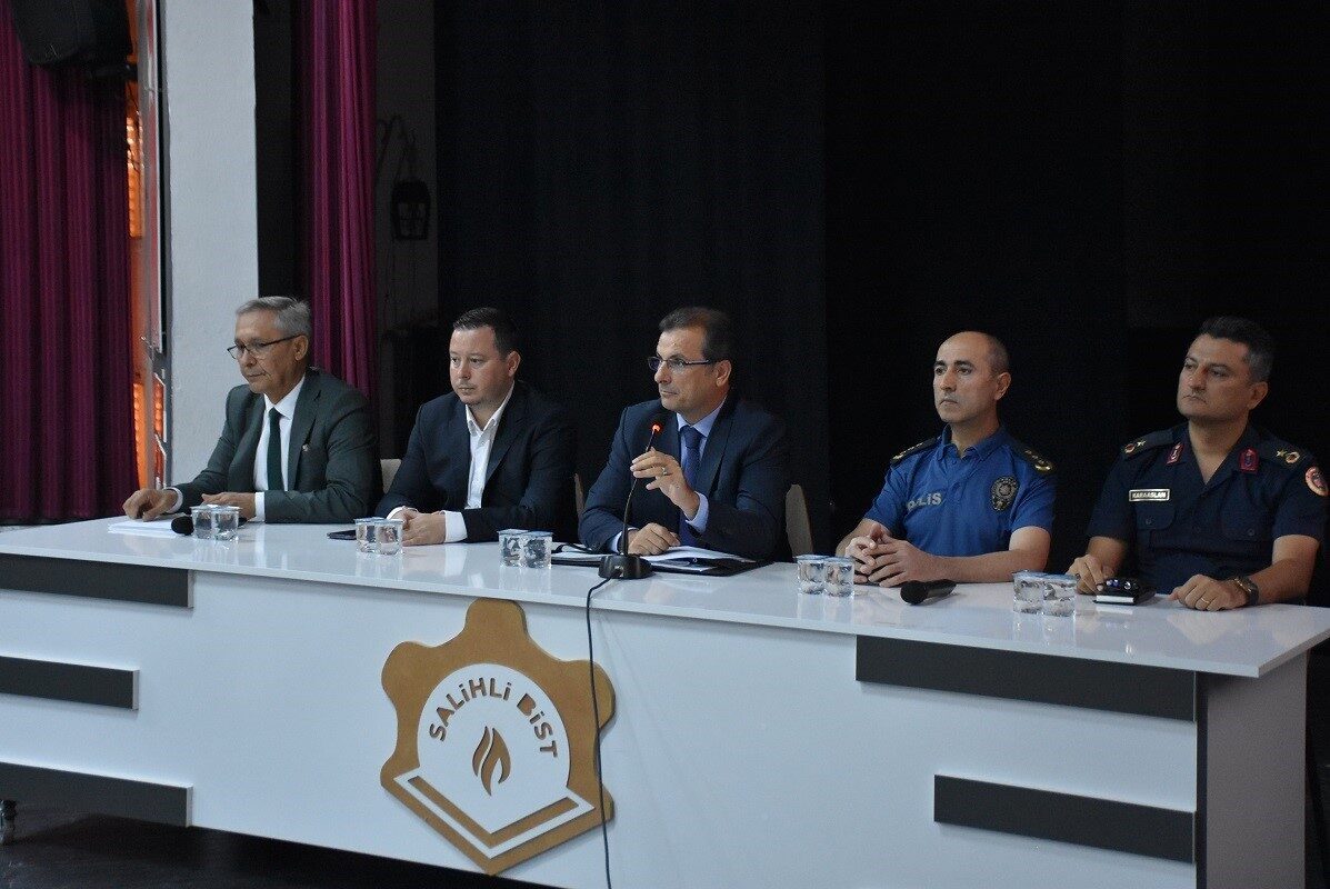 Salihli Kaymakamı Ali Güldoğan, 2025-2026 eğitim yılı için güvenlik önlemlerini