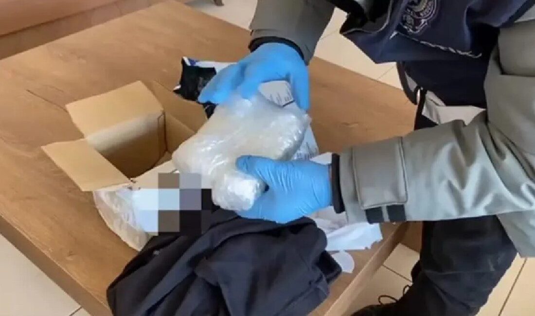 Samsun'da, kargo paketinde ele geçirilen 488 gram kokain nedeniyle tutuklanan