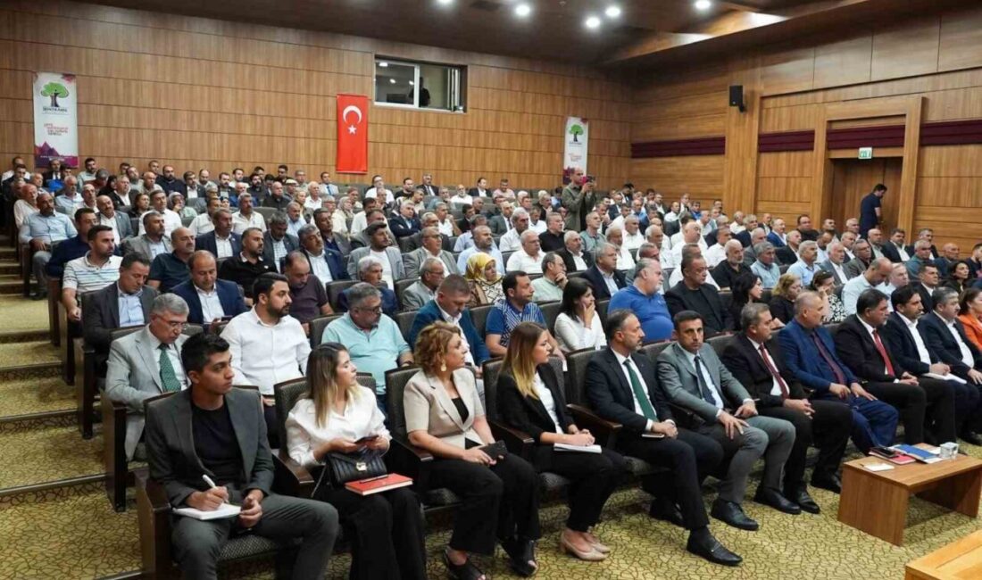 Şehitkamil Belediye Başkanı Umut Yılmaz, Muhtarlar Toplantısı'nda projeler ve gelecekteki