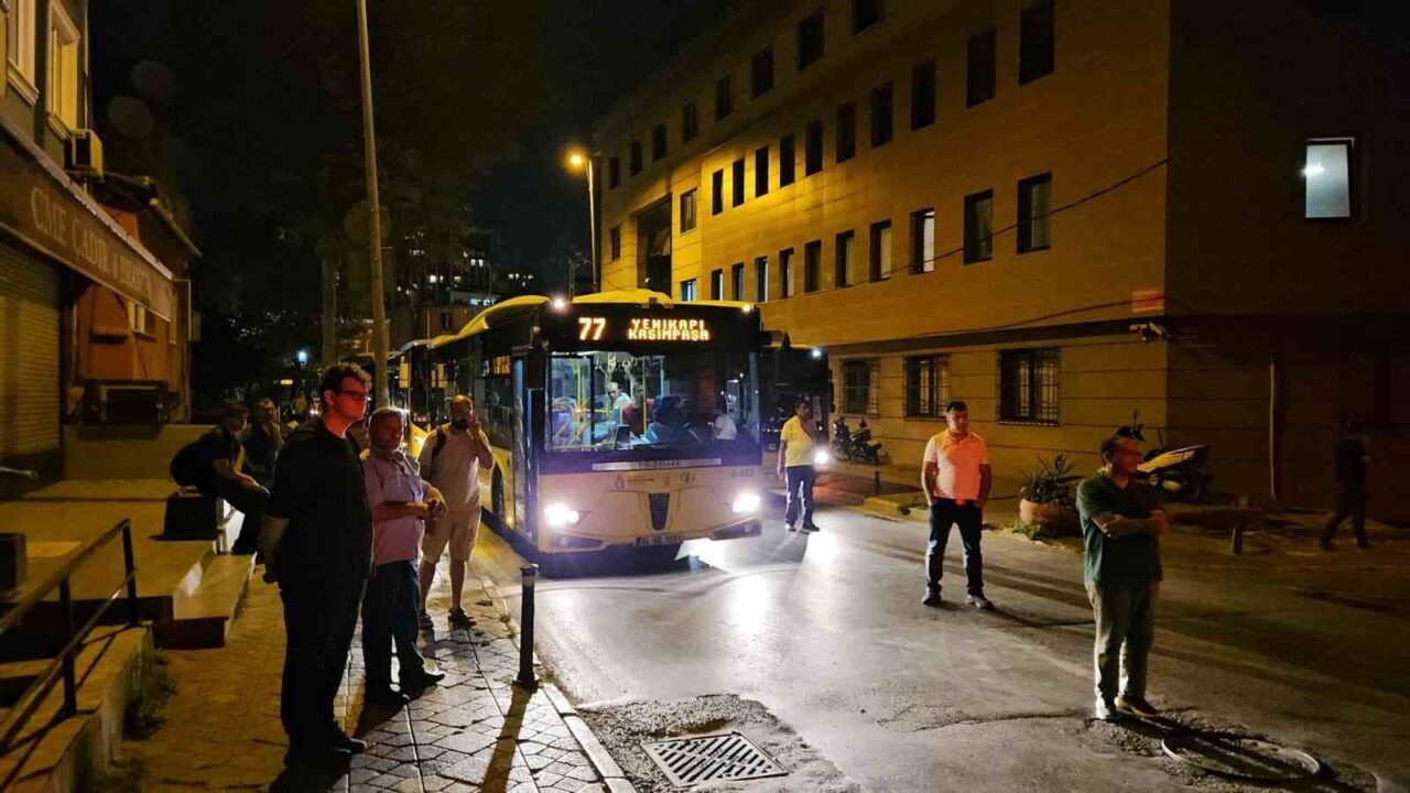 Şişli'de meydana gelen yangın, akşam saatlerinde mahalle sakinlerini tedirgin etti.
