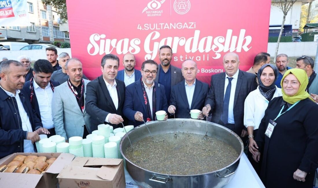 Sultangazi'de düzenlenen 4. Sultangazi Sivas Gardaşlık Festivali, renkli görüntülerle doldu.
