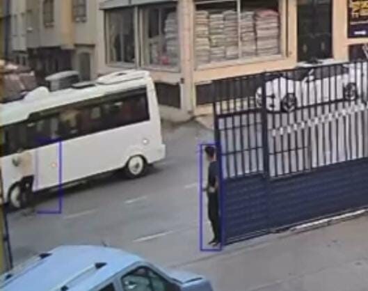 Bursa'nın Yıldırım ilçesinde Seyit Can, el freni çekilmeden park edilen
