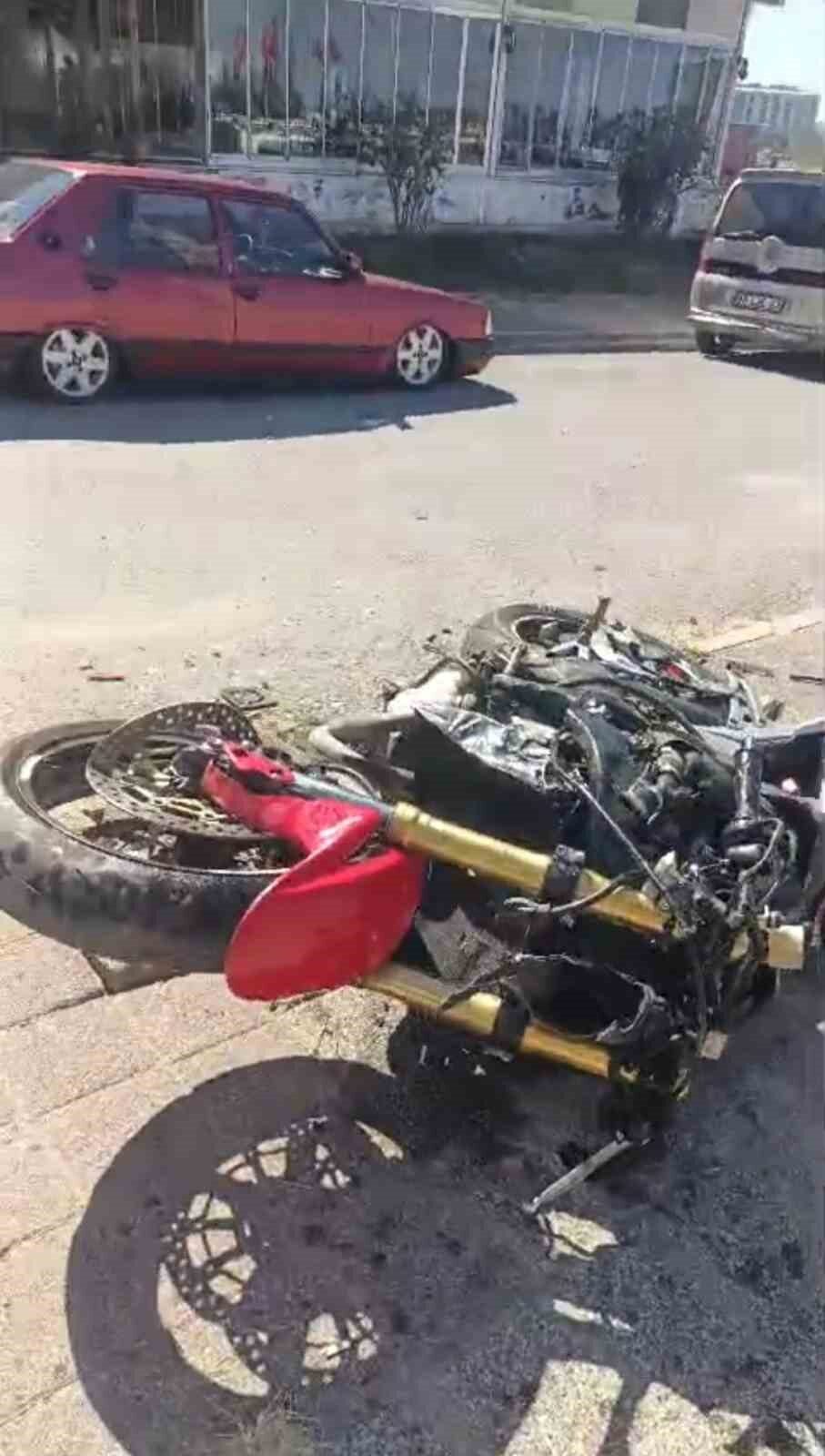 Edirne'nin İpsala ilçesinde motosiklet ustası H.P., tamir ettiği motosikletle test