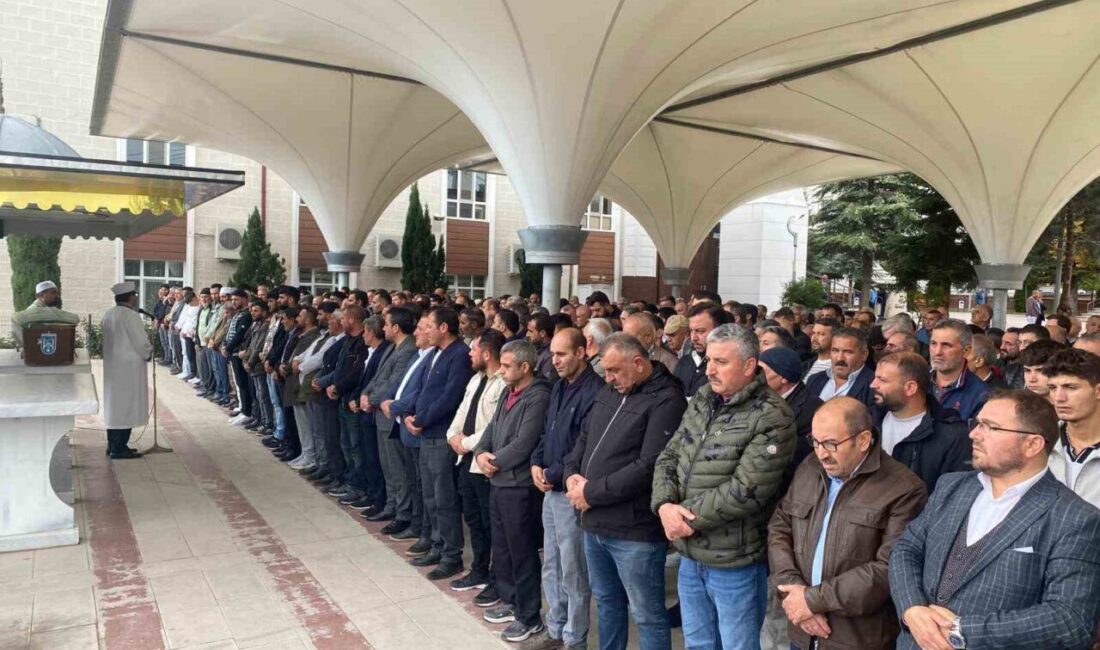 Ankara’da park halindeki bir tankere çarpan otomobilin kazasında yaşamını yitiren
