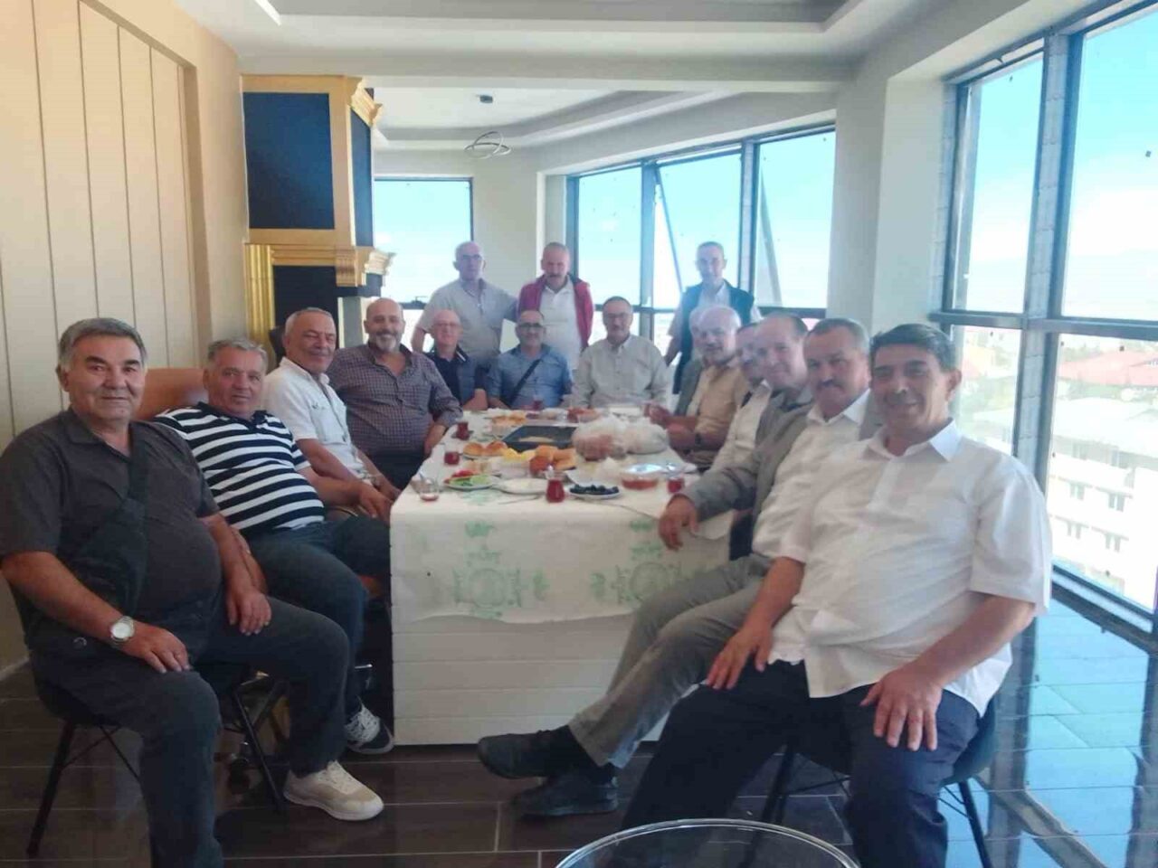 1983-1984 yıllarında İzmir Çeşme'de askerlik yapan grup, 42 yıl sonra