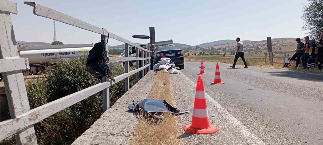 Tokat’ın Yeşilyurt ilçesinde, Muhammet Kılınç'ın kullandığı otomobil bariyerlere çarparak kaza