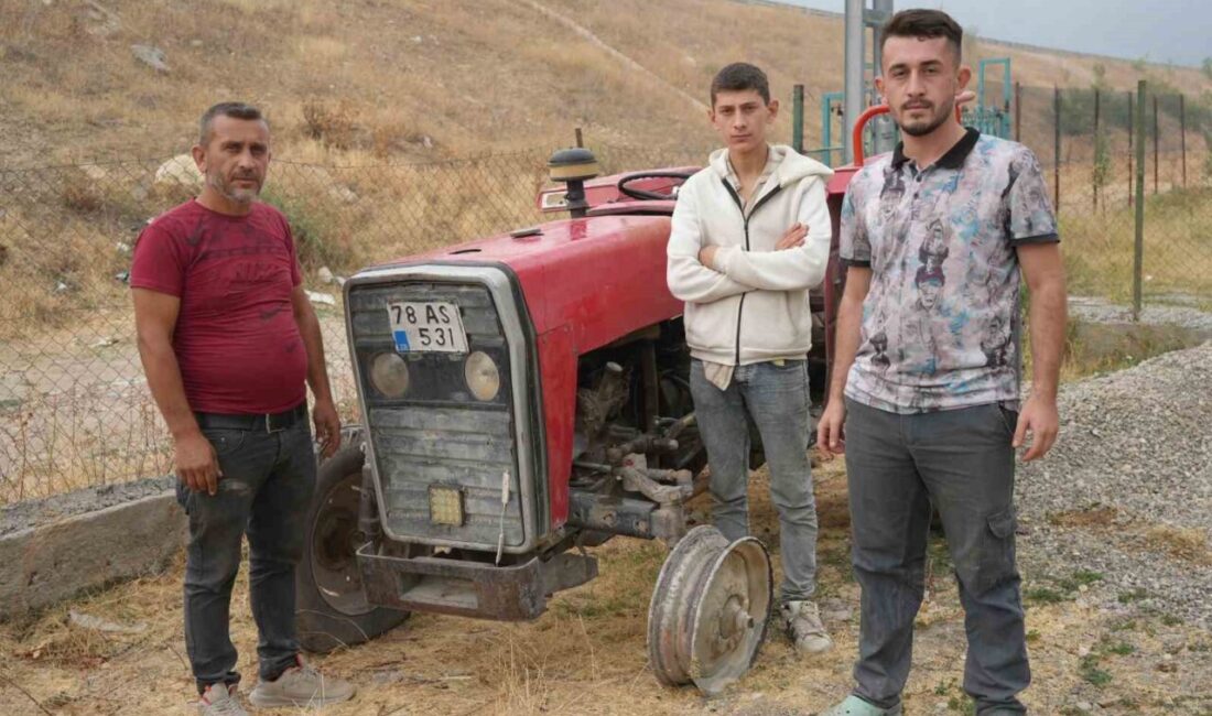 Kastamonu'nun Araç ilçesinde orman yangınına müdahale eden gençler, traktörlerinin lastiği