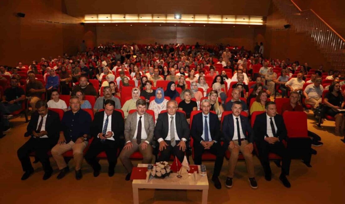 Bursa'da Türkiye Yüzyılı Maarif Modeli kapsamında "Formatör Öğretmenler Buluşması" gerçekleştirildi.