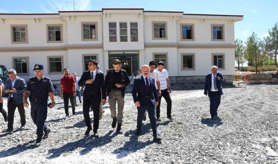 Adıyaman Valisi Osman Varol, Tut ilçesindeki yeni İlçe Jandarma Komutanlığı