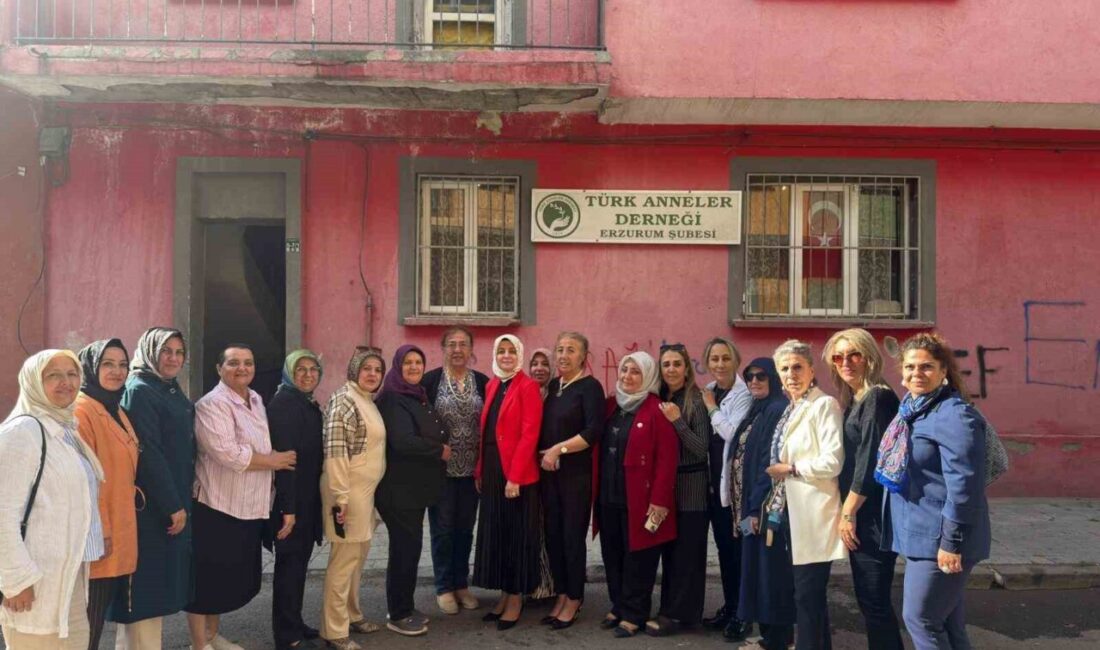 Erzurum Valisi Mustafa Çiftçi'nin eşi Azime Çiftçi, Türk Anneler Derneği