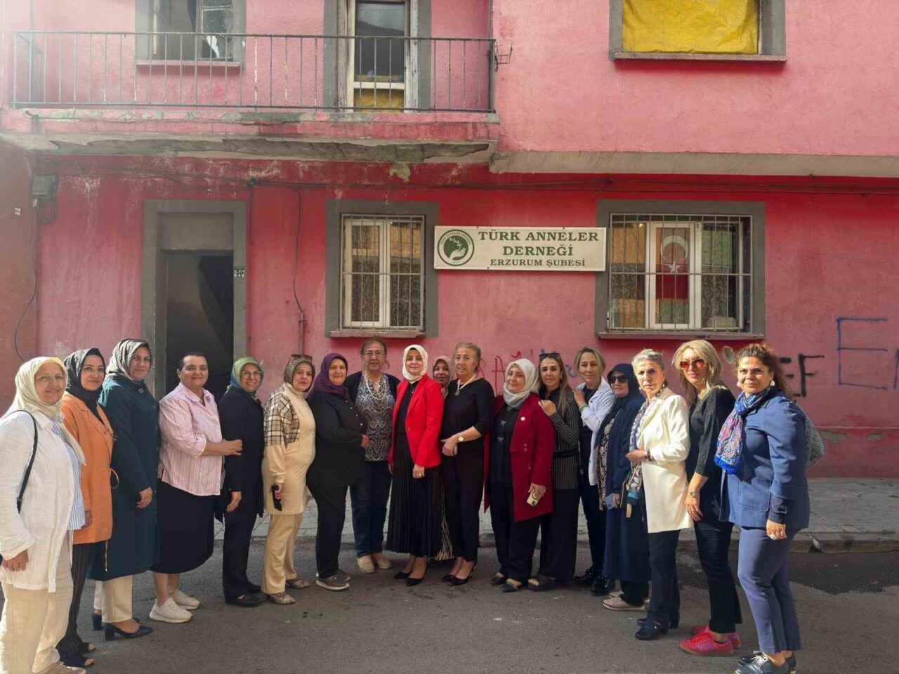 Erzurum Valisi Mustafa Çiftçi'nin eşi Azime Çiftçi, Türk Anneler Derneği