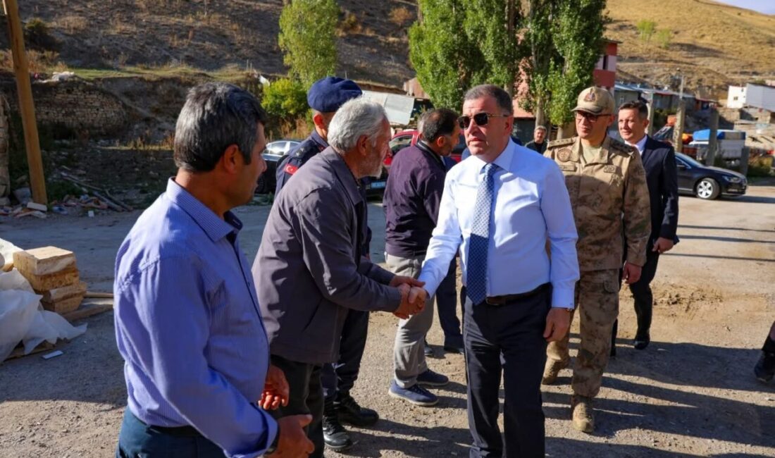 Bayburt Valisi Mustafa Eldivan, Kopuz köyünü ziyaret ederek camideki minare