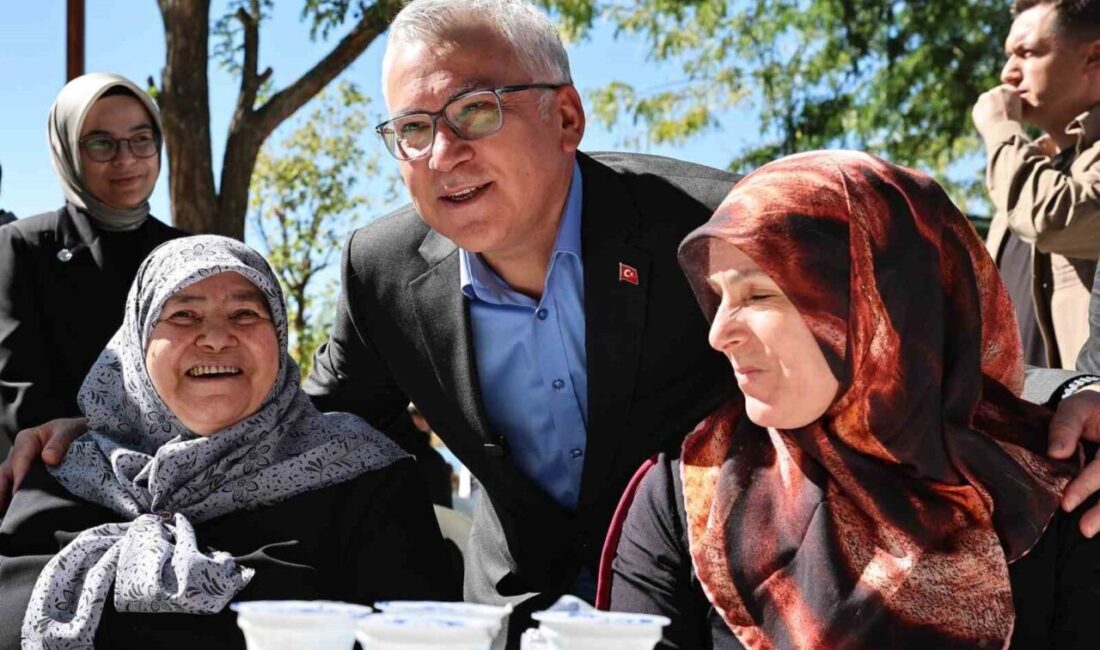 Sivas Valisi Yılmaz Şimşek, Hafik Gölü'nde düzenlenen "Şehitlerimize Saygı, Gazilerimize