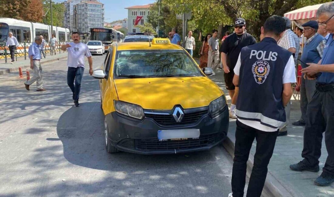 Eskişehir'de bir ticari taksinin çarpması sonucu yaralanan yaşlı adam hastaneye