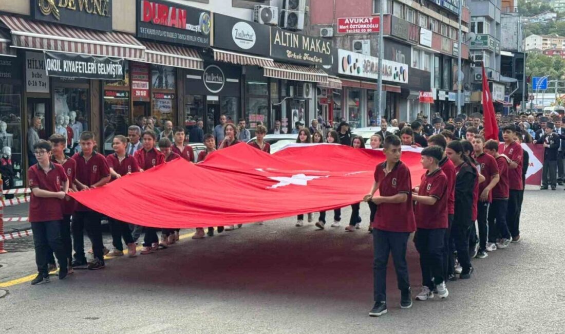 Zonguldak'ta 19 Eylül Gaziler Günü, bando eşliğinde gerçekleştirilen kortej yürüyüşü