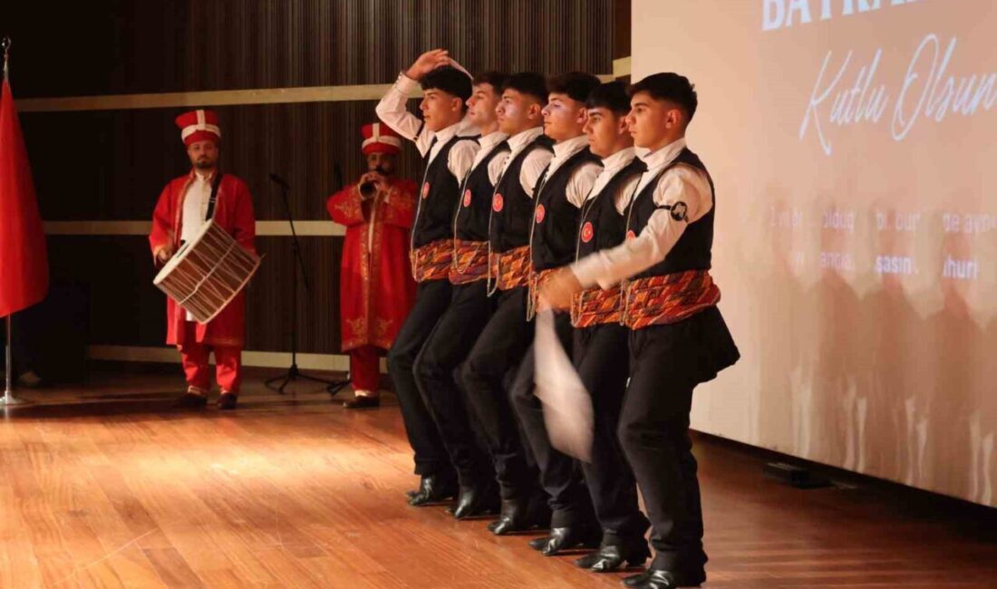 Erzurum’da 29 Ekim Cumhuriyet Bayramı’nın 102. Yılı Kutlandı, Tören Yoğun Katılımla Gerçekleşti Erzurum’da 29 Ekim Cumhuriyet Bayramı’nın 102. yılı, hava koşulları nedeniyle