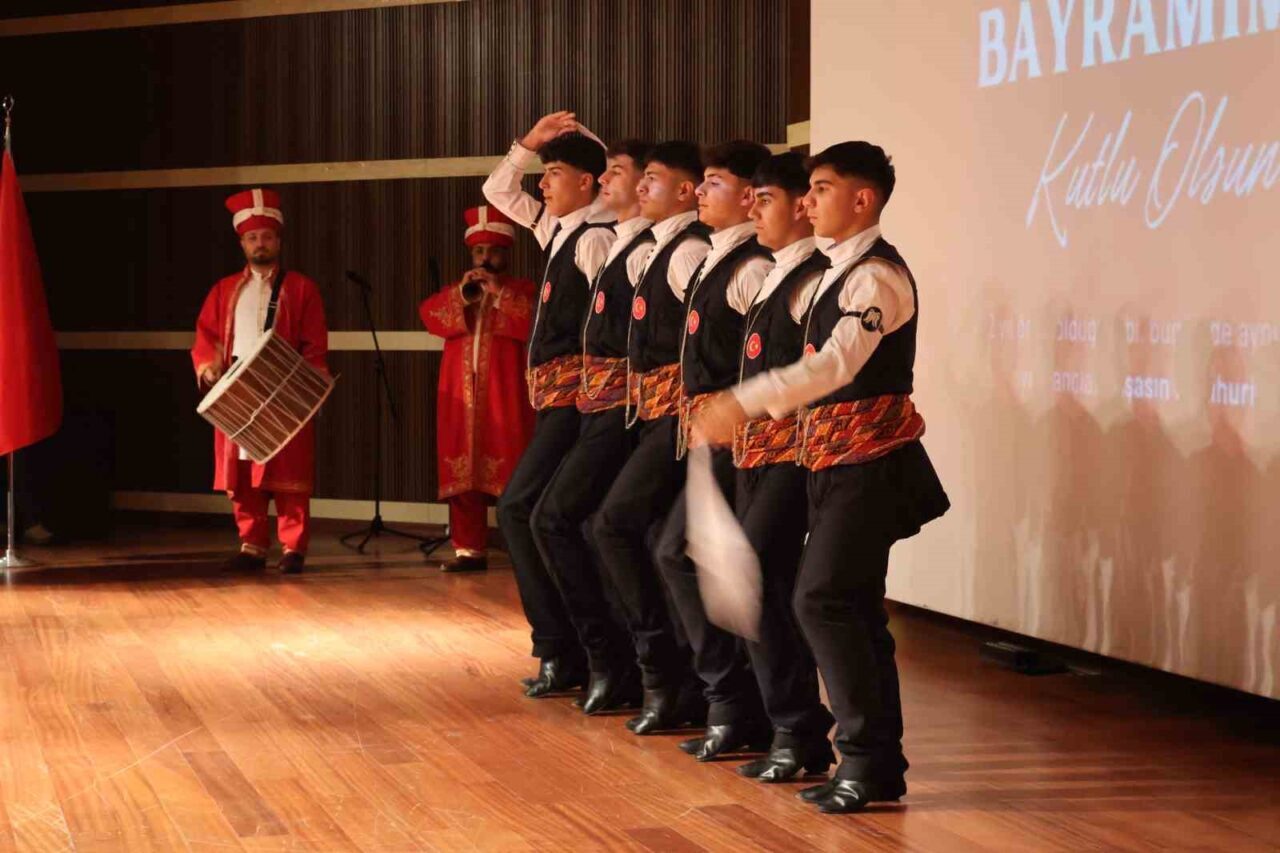 Erzurum’da 29 Ekim Cumhuriyet Bayramı’nın 102. yılı, hava koşulları nedeniyle