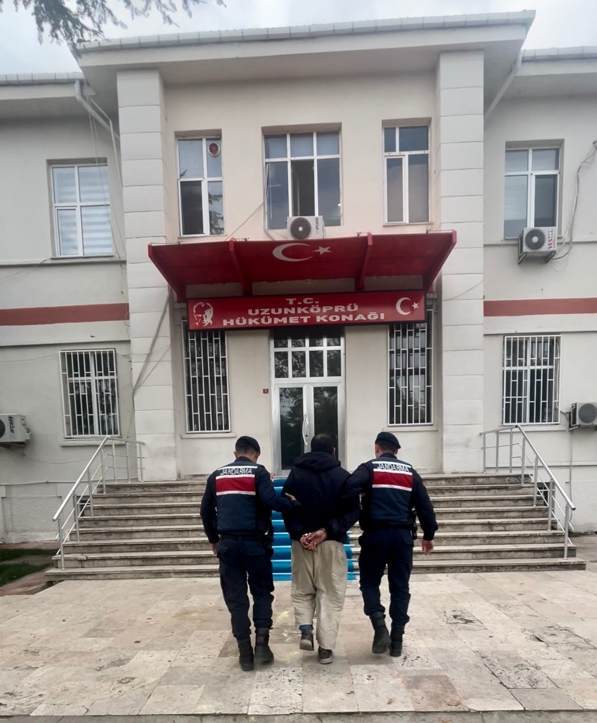 Edirne'nin Uzunköprü ilçesindeki Değirmenci köyünde yapılan önleyici devriye sırasında, 12