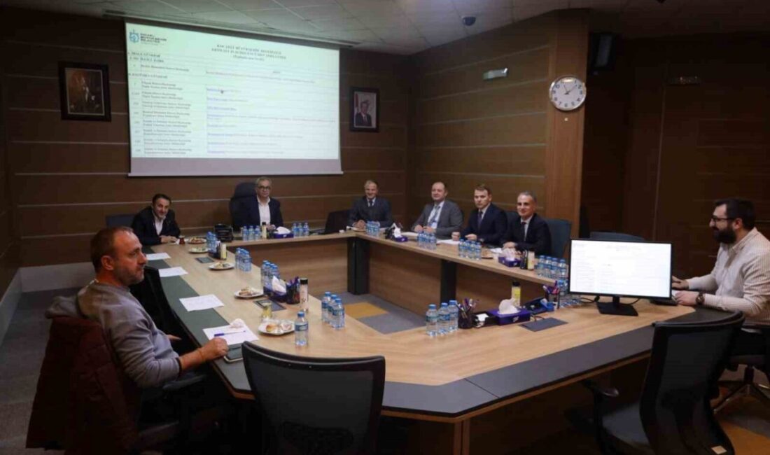 Kocaeli Encümeninden Özel Halk Otobüsü Şoförlerine Büyük Ceza: 320 Bin TL Onaylandı Kocaeli'de encümen toplantısında, özel halk otobüsü şoförlerine toplam 320 bin