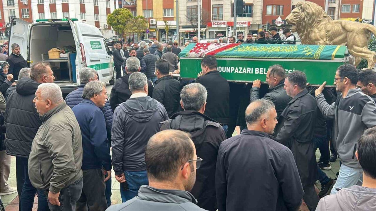 Eskişehir'de dün gece gerçekleşen trafik kazasında 13 yaşındaki Öykü Şahin