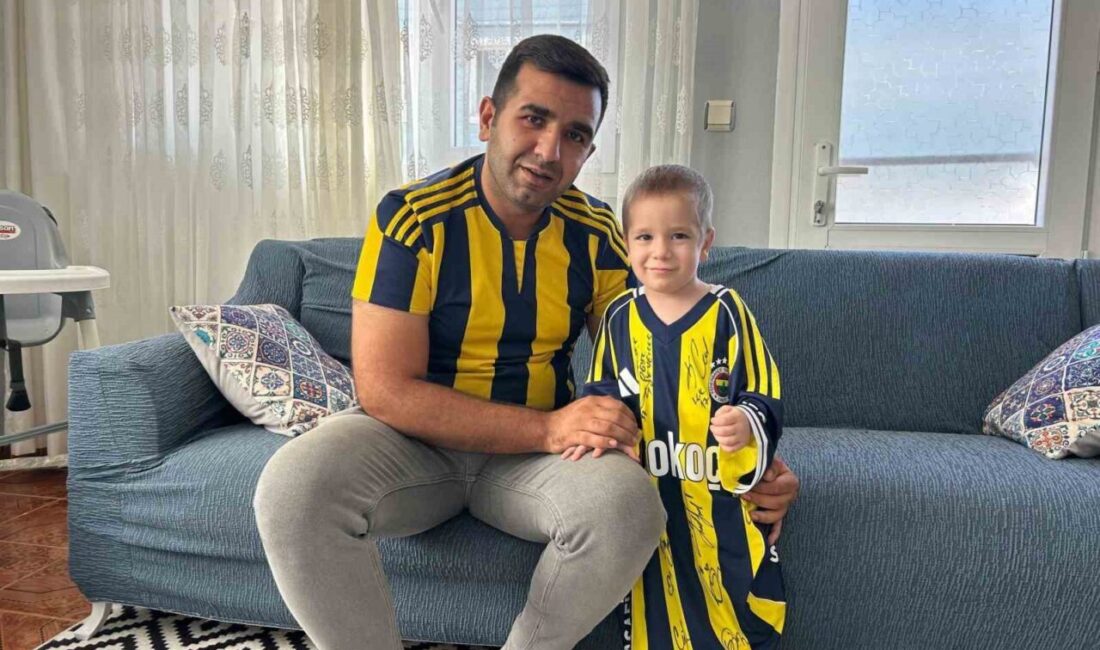 Kanseri Yenen Minik Tamer Talha’ya Fenerbahçe’den Özel Hediye Hatay'da kanseri yenen 3,5 yaşındaki Tamer Talha Oğuz'a Fenerbahçe yöneticileri