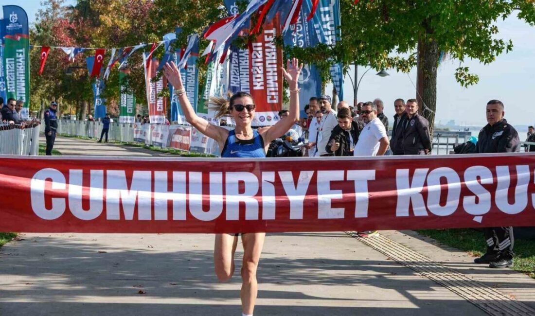Kocaeli’de 102. Cumhuriyet Yılı için Uluslararası Koşu Etkinliği Gerçekleştirildi Kocaeli’de düzenlenen 12. Uluslararası Cumhuriyet Koşusu’na 16 ülkeden 10 binin