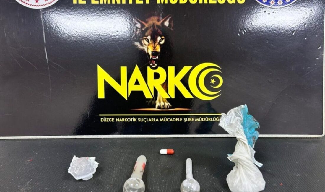 Düzce’de 19 Suç Kaydı Olan Şüpheli Uyuşturucu İle Yakalandı, Tutuklandı Düzce'de 19 suç kaydı bulunan K.Ş. (31), narcotik ekiplerinin düzenlediği