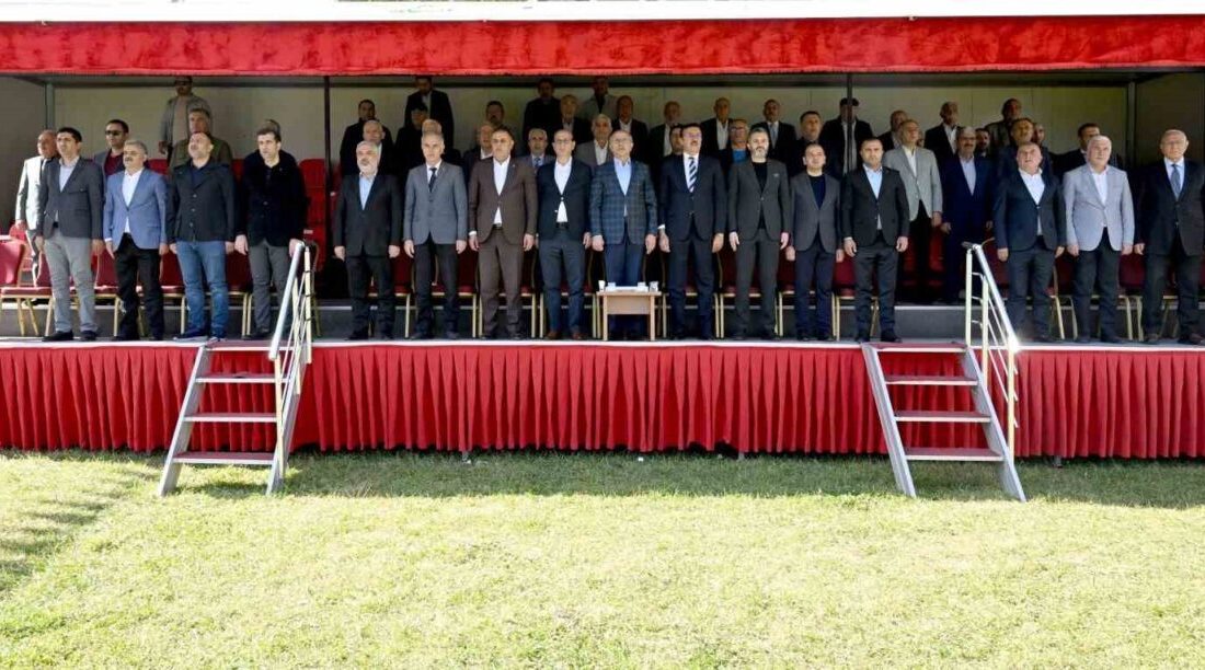 Malatya'da düzenlenen 20. Uluslararası Turgut Özal Karakucak Güreşleri, görkemli bir