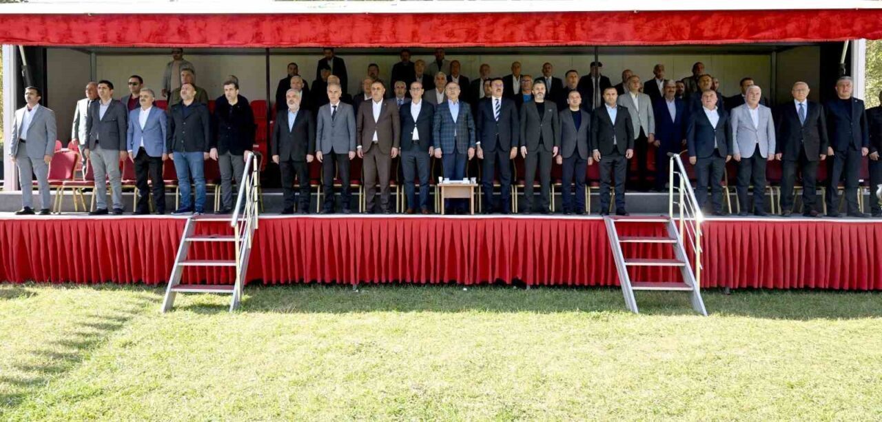 Malatya'da düzenlenen 20. Uluslararası Turgut Özal Karakucak Güreşleri, görkemli bir