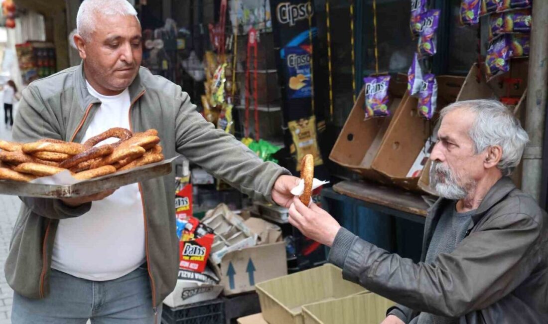 Diyarbakır’da simit satarak hayallerine ulaşan 49 yaşındaki Abdulvahap Demircan, KPSS’de kazandıktan sonra İstanbul’da tekniker olarak göreve başladı Diyarbakır'da 20 yıl boyunca simit satarak ailesini geçindiren 49 yaşındaki