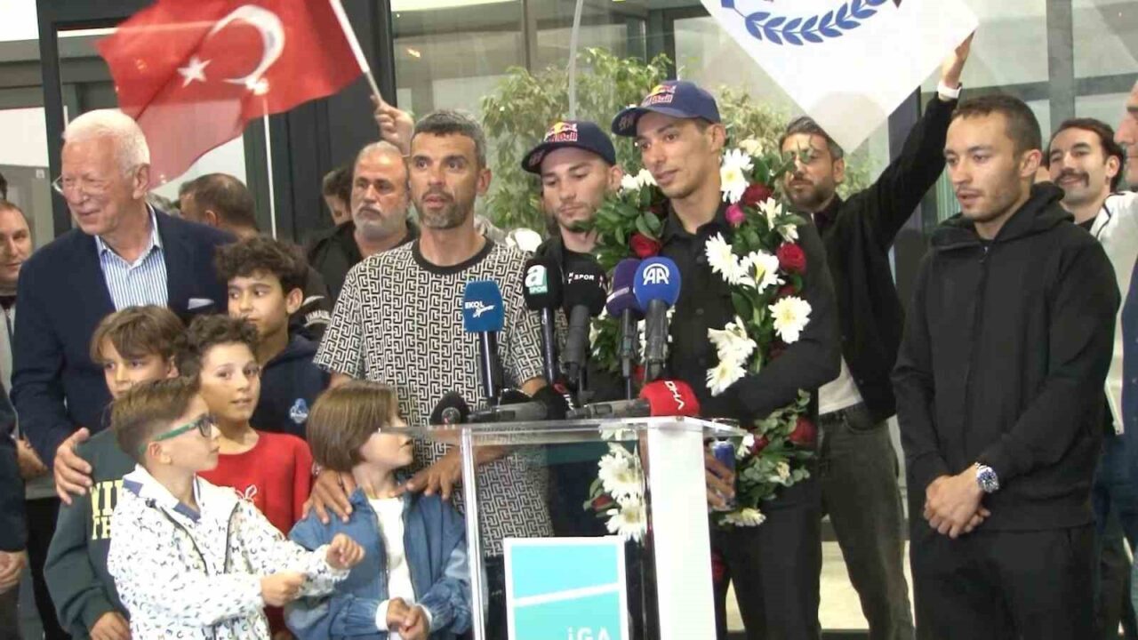 Toprak Razgatlıoğlu, 2025 Dünya Superbike Şampiyonası’ndaki 3. zaferinin ardından yurda döndü