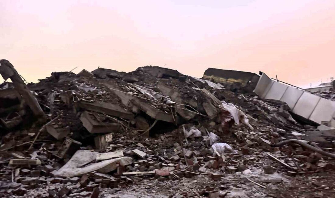 Malatya’da Kırçuval Oteli Davasında Yargılama Devam Ediyor, Sanıklar İçin Tutuklama Talep Edildi Malatya'da 6 Şubat depremlerinde Kırçuval Oteli'nde hayatını kaybeden 21 kişi