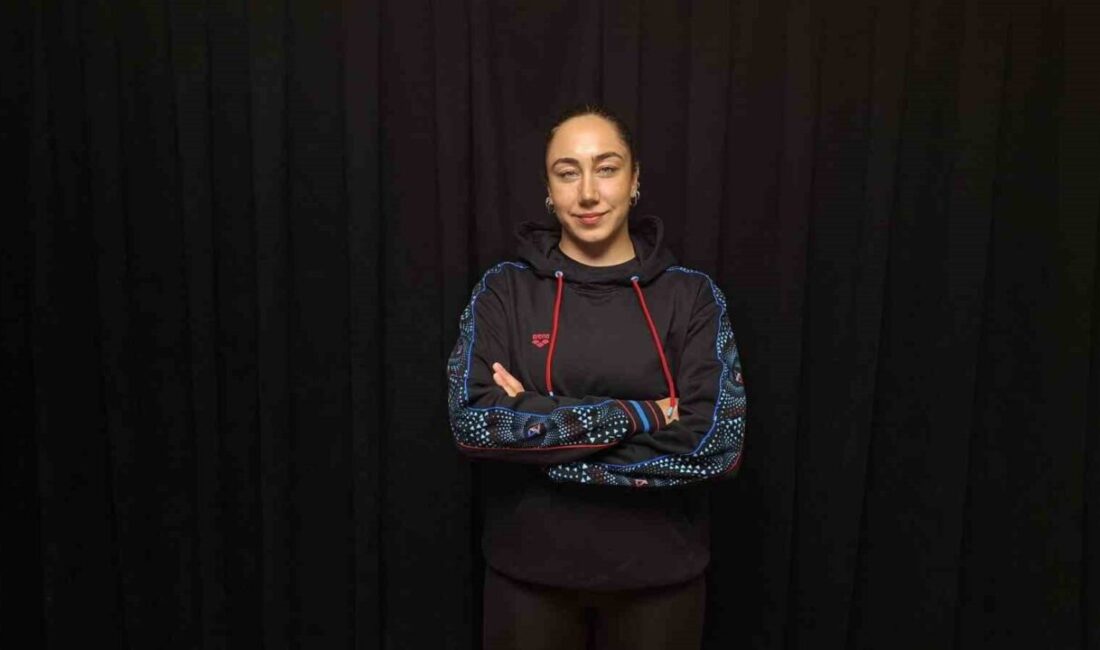 Elif Berke, Hatay’daki 5. İskenderun Körfezi Açık Deniz Yüzme Maratonu’nu 14 saat 5 dakikada tamamlayarak Türkiye’nin birincisi oldu Elif Berke, 39 kilometrelik İskenderun Körfezi Açık Deniz Yüzme Maratonu'nu